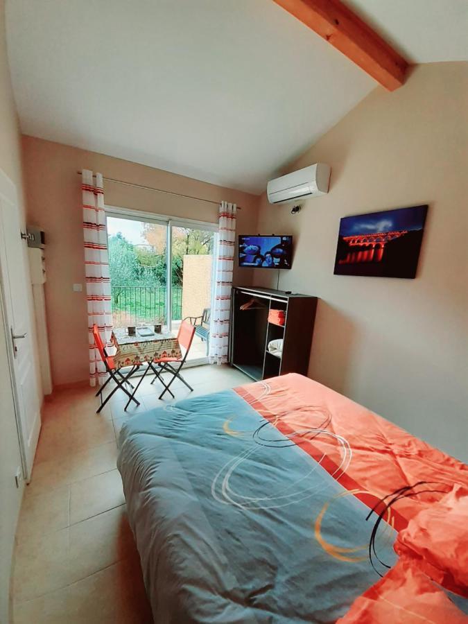 La Clastre Location D'Un Studio Avec Piscine Et Clim Pres D'Uzes Bourdic Екстер'єр фото