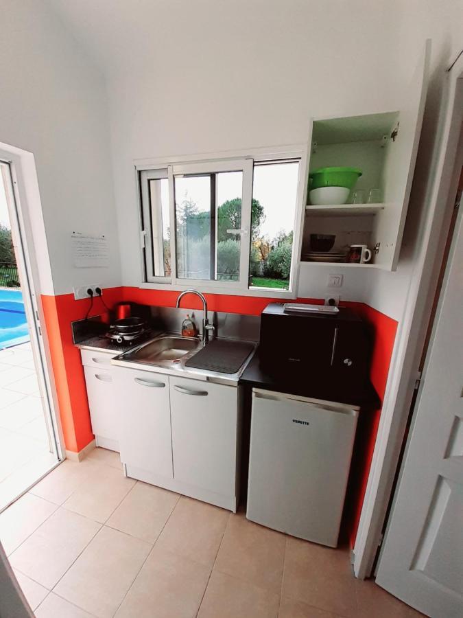 La Clastre Location D'Un Studio Avec Piscine Et Clim Pres D'Uzes Bourdic Екстер'єр фото